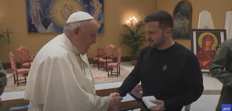 Zełenski spotkał się z Papieżem i przekazał wyjątkowy prezent [Wideo]