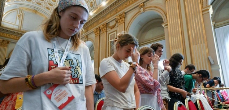 Francja: chrztów dorosłych będzie więcej niż przypuszczano