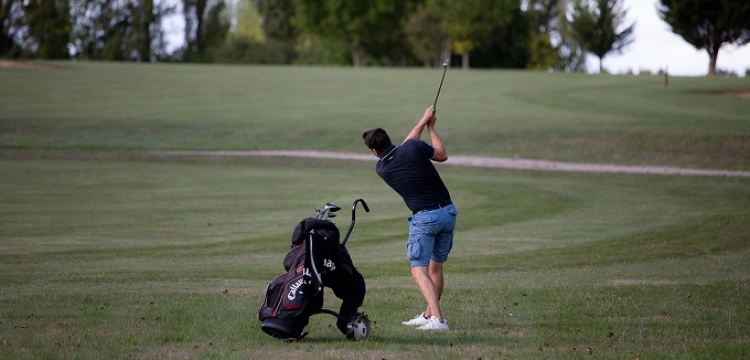 Jakich akcesoriów używa się podczas gry w golfa?