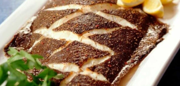 Na kolację: Halibut z piekarnika i butelka białego wina