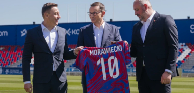 Premier Morawiecki: Rząd przeznaczy 40 mln zł na przebudowę stadionu Rakowa Częstochowa
