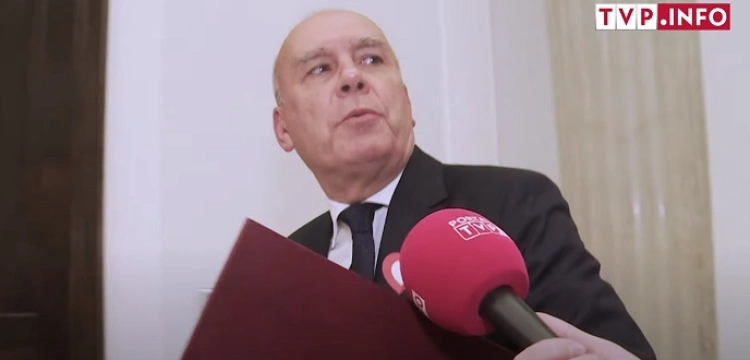 „Gdzie jest Giertych?” - przerażeni politycy KO odpowiadają na pytanie TVP Info [Wideo]