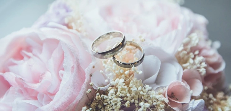 Papeteria na ślub szyta na miarę – dlaczego personalizacja robi tak ogromną różnicę? [Materiał promocyjny]