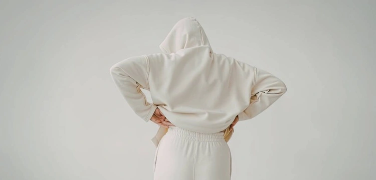 Dresy damskie – jak wybrać idealny komplet i tworzyć stylowe outfity na co dzień? [Materiał promocyjny]