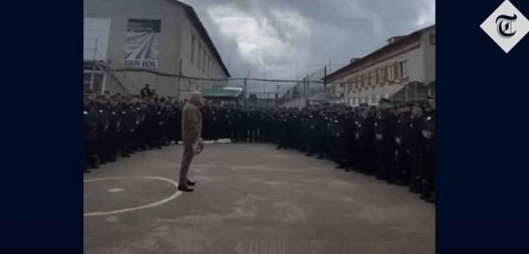 Zamówione przez Putina „mięso armatnie” dostarczono na front na Ukrainę [Wideo]