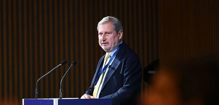 Kuźmiuk: Wypowiedź Hahna potwierdza, że Bruksela stosowała wobec Polski polityczny szantaż