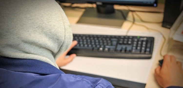 Wirtualne inwestycje coraz bardziej zdominowane przez oszustów