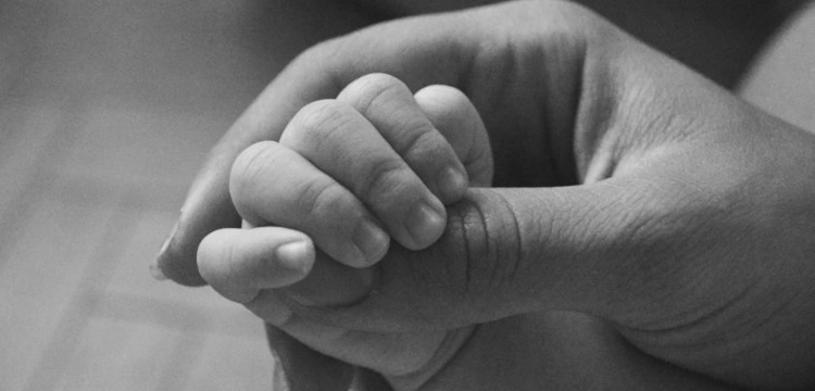 Zmarł jeden z 3-dniowych pięcioraczków. Rodzice: „Cieszyliśmy się każdą sekundą z nim”