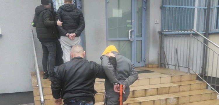 Cela plus! Warszawa Wawer. Handlarze narkotyków przyłapani na gorącym uczynku