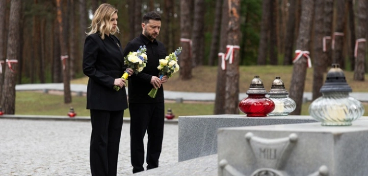 Zełenski złożył Kwiaty na polskim cmentarzu w Bykowni, ofiar zbrodni katyńskiej