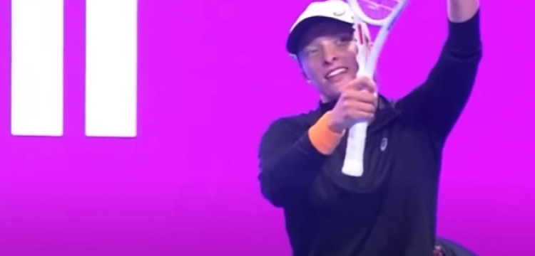 Iga Świątek znów triumfuje – obroniła w Katarze tytuł sprzed roku [Wideo]