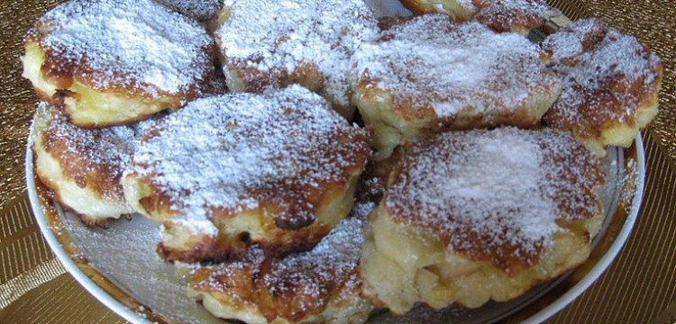 Pamiętasz racuchy babci? Przepis idealny na piątek!