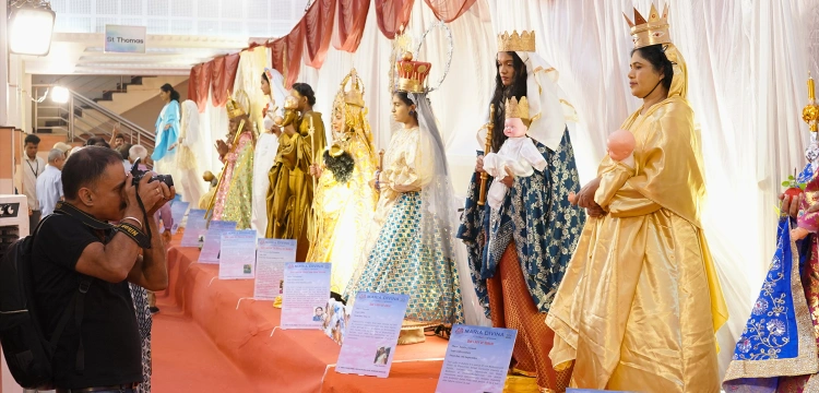 Indie: „żywa wystawa” 111 objawień maryjnych jako 111 odcieni łaski [Wideo]