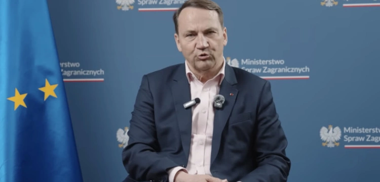 TVP przerywa program, żeby… promować książkę Sikorskiego