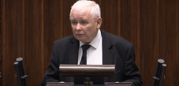 Prezes PiS w Sejmie: Poprzemy referendum ws. relokacji migrantów [Wideo]