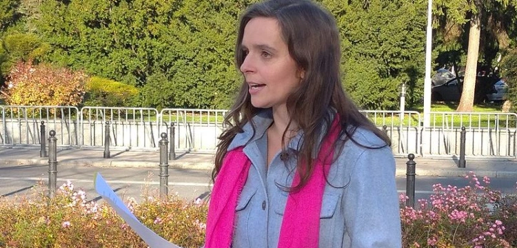 Jachira ukarana za śmiecenie w Sejmie. „Szkoda że dalej Pani nie rozumie”