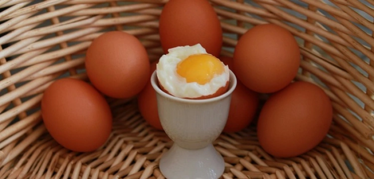 Jedz jajka zamiast „suplementów” – w nich jest wszystko