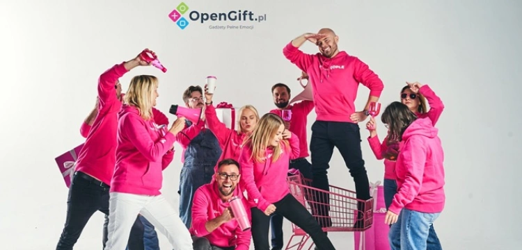 Jak dobrać kubki z logo do charakteru firmy i stylu komunikacji? [Materiał promocyjny]