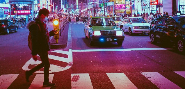 Przełomowe orzeczenie sądu. Kierowca musi ustąpić pieszemu, który ma zamiar wejść na pasy