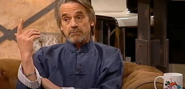 [2013, Wideo] Jeremy Irons: Niemcy zadłużyły bardzo wielu ludzi. I ktoś musi temu powiedzieć „Dość!”