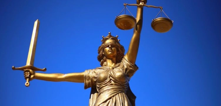 Cela plus: Zarabianie na prostytucji, rozboje, handel narkotykami. 24 osoby z aktem oskarżenia