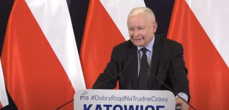 Prezes PiS w Katowicach kpi z opozycji: "macie państwo naprawdę rzadką okazję żeby spotkać się z dyktatorem. Precz z Kaczorem, dyktatorem przecież” [Wideo]