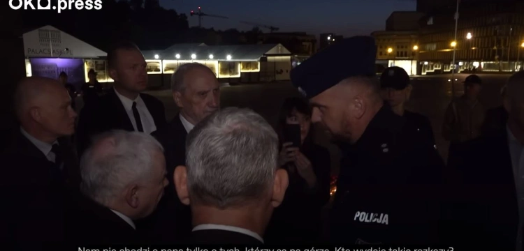 „Chuliganeria i putinada”. Ostra dyskusja prezesa PiS z policjantami pod Pomnikiem Smoleńskim