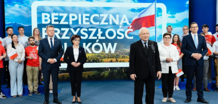 Kaczyński zaprezentował oficjalne hasło wyborcze PiS