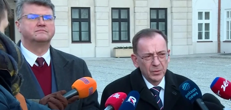 Sondaż: Ponad połowa Polaków pozytywnie o procedurze ułaskawienia posłów PiS