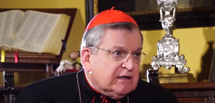 Kard. Burke ostrzega: Eucharystia jest lekceważona po zmianach posoborowych