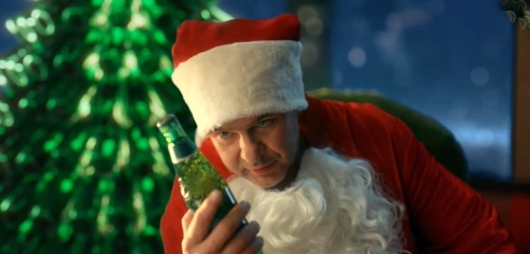 Mikołaj z piwem zamiast prezentów. Reklamę z aktorem bada prokuratura