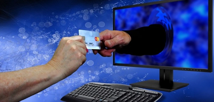 UWAGA na ten rodzaj oszustwa! 35-latek kliknął w link i stracił 64 tys. złotych