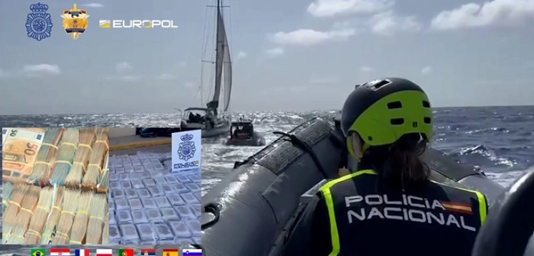 Silne uderzenie w bałkański kartel narkotykowy - na Atlantyku przejęto 2.7 tony kokainy [Wideo]