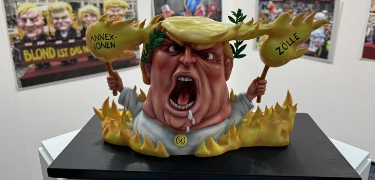 Skandaliczna wystawa ośmieszająca prezydenta USA w Parlamencie Europejskim