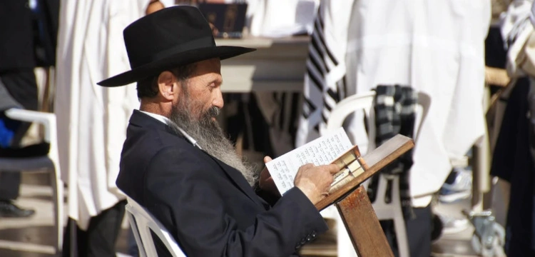 Aborcja „prawem religijnym”? Żydzi łączą siły z… satanistami