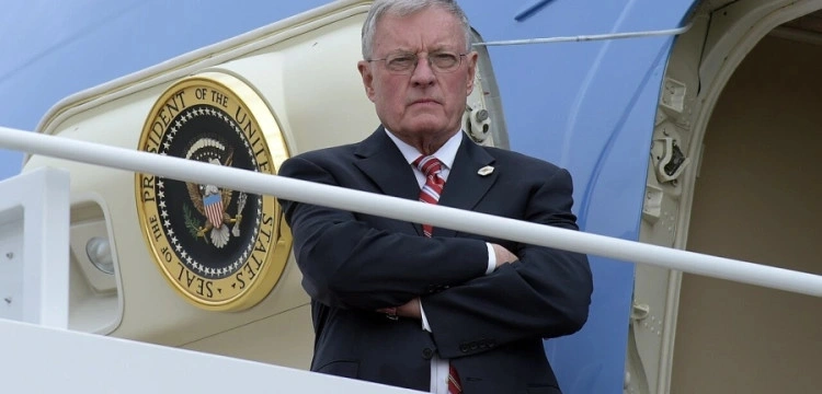 B. doradca Trumpa do Polski: Zrezygnujcie z broni nuklearnej