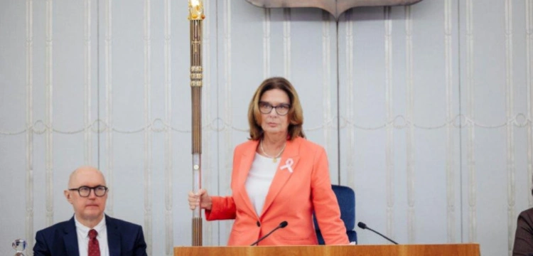 Kontrowersyjna dotacja Senatu. Fikcyjne spotkania z pisarzami i Fundacja Otwarty Dialog