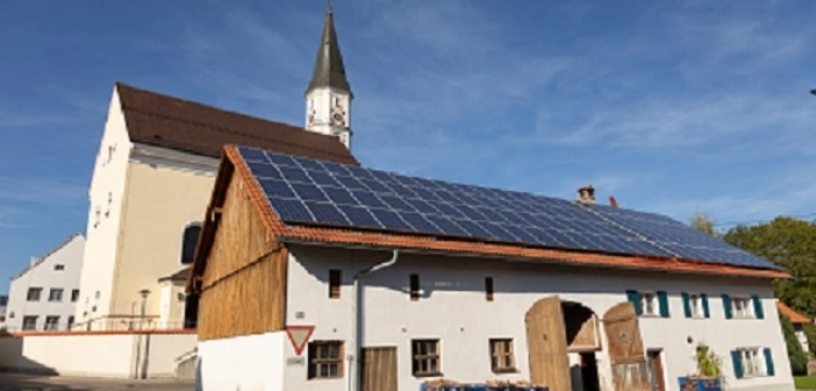 Kiedy panele fotowoltaiczne produkują najwięcej prądu?