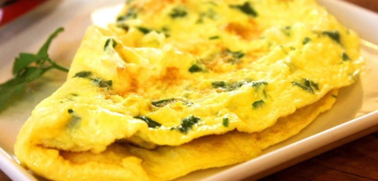 Przedwiosenny omlet na słono i zielono
