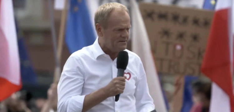 Tusk wycofa się z 800 Plus? „Zmiana stanowiska jest konieczna”