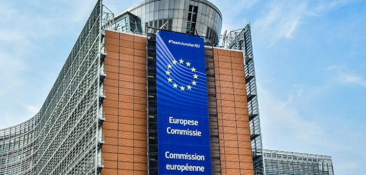 KE zatwierdziła polski program rekompensat dla firm energochłonnych o wartości 10 mld euro