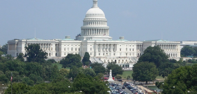 USA: Koniec głosowania w wyborach. Wyrównana walka