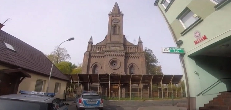 Ewangelicki ksiądz za złotówkę oddał kościół. Fundacja wystawiła go za… 1.5 mln złotych [Wideo]