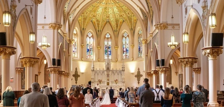 Irlandzki biskup: Młodzież oczekuje jasności, a nie synodalności!