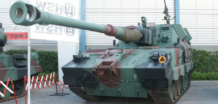 Pierwsze polskie „Kraby” już na froncie. Szef MON Ukrainy: Są gotowe do działań bojowych