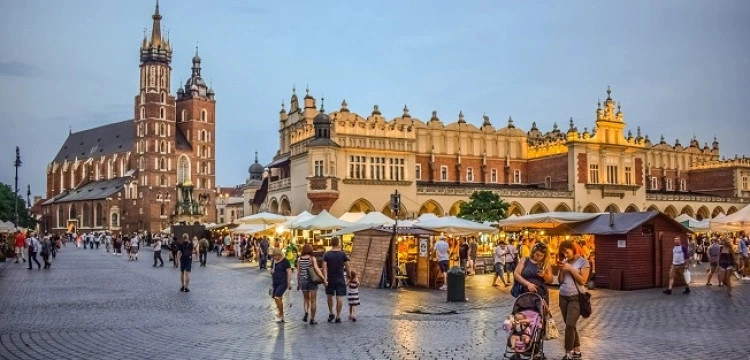 Polska coraz chętniej odwiedzana przez turystów