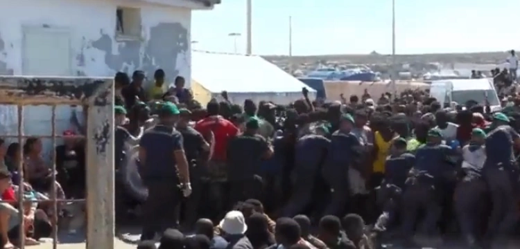 Lampeduza. Z powodu zalewu migrantów wprowadzono stan wyjątkowy