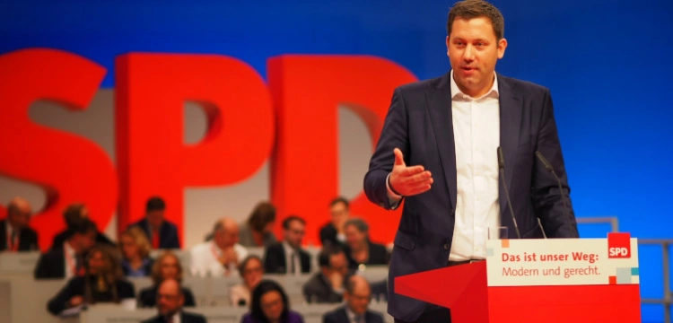 Szef SPD: Niemcy muszą objąć militarne i polityczne przywództwo w Europie