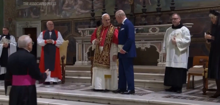 Irlandzki pastor: Karol III powinien abdykować po modlitwie z Leonem XIV