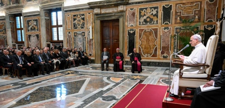 Papież: w procesach o stwierdzenie nieważności małżeństwa miłosierdzie i sprawiedliwość niech się uzupełniają